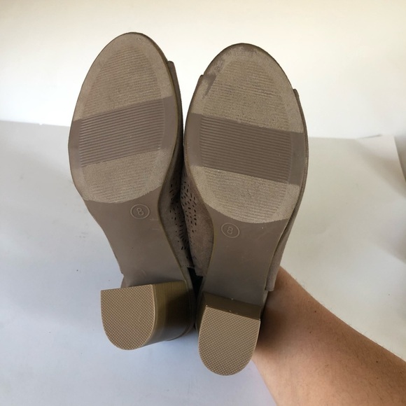 BIG BUDDHA Faux Suede Laser Cut-out Peep Toe Open Back Block Heel Sandal Size 8 - Picture 11 of 13